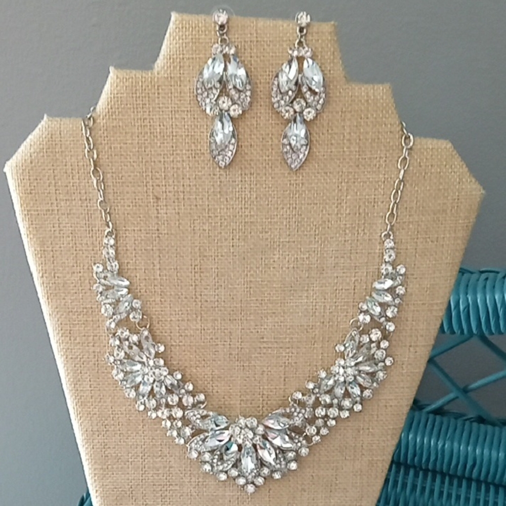 Elegant Silver Crystal Necklace and Earring Set
